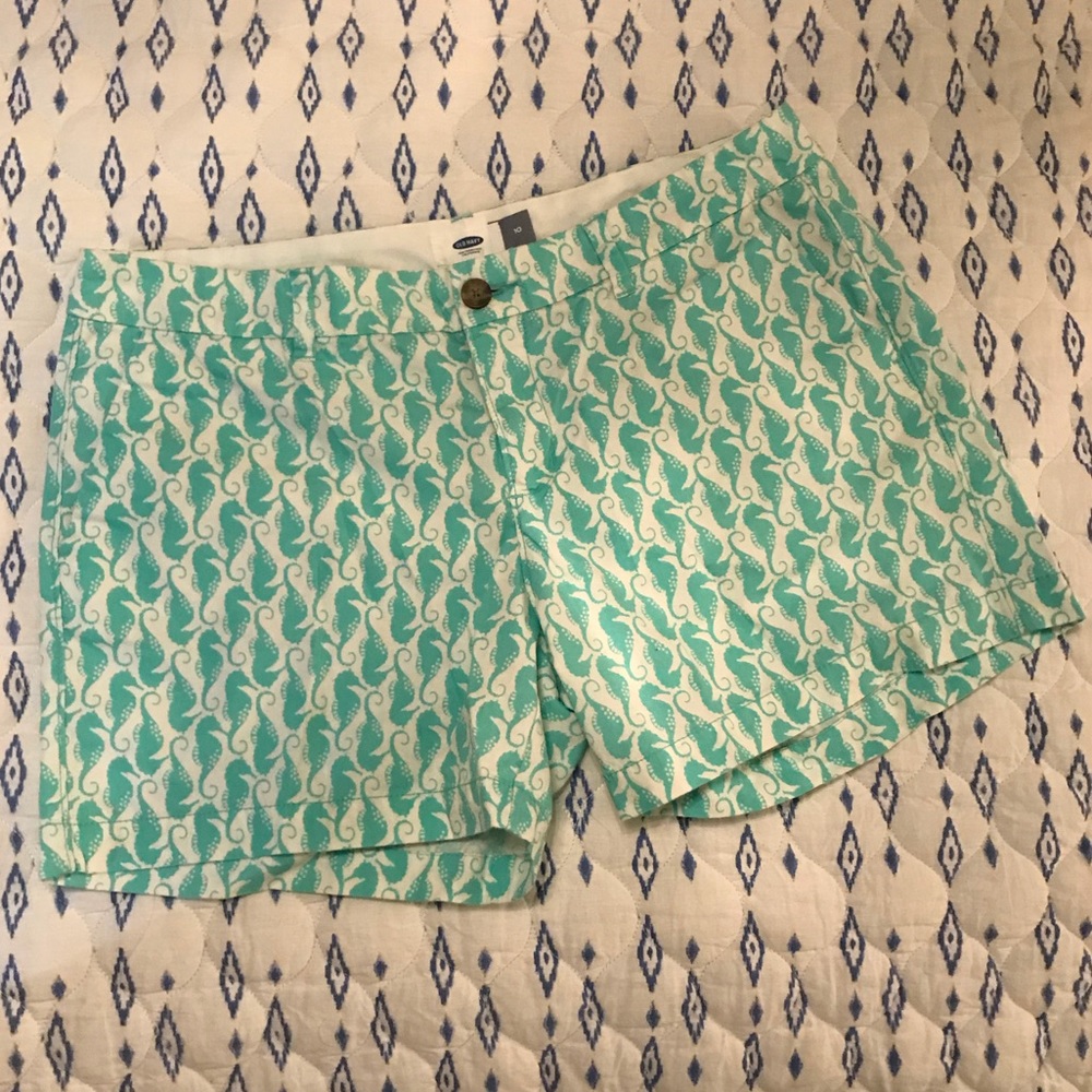 🌻WEEKEND SALE🌻 Old Navy Sea Horse print Shorts